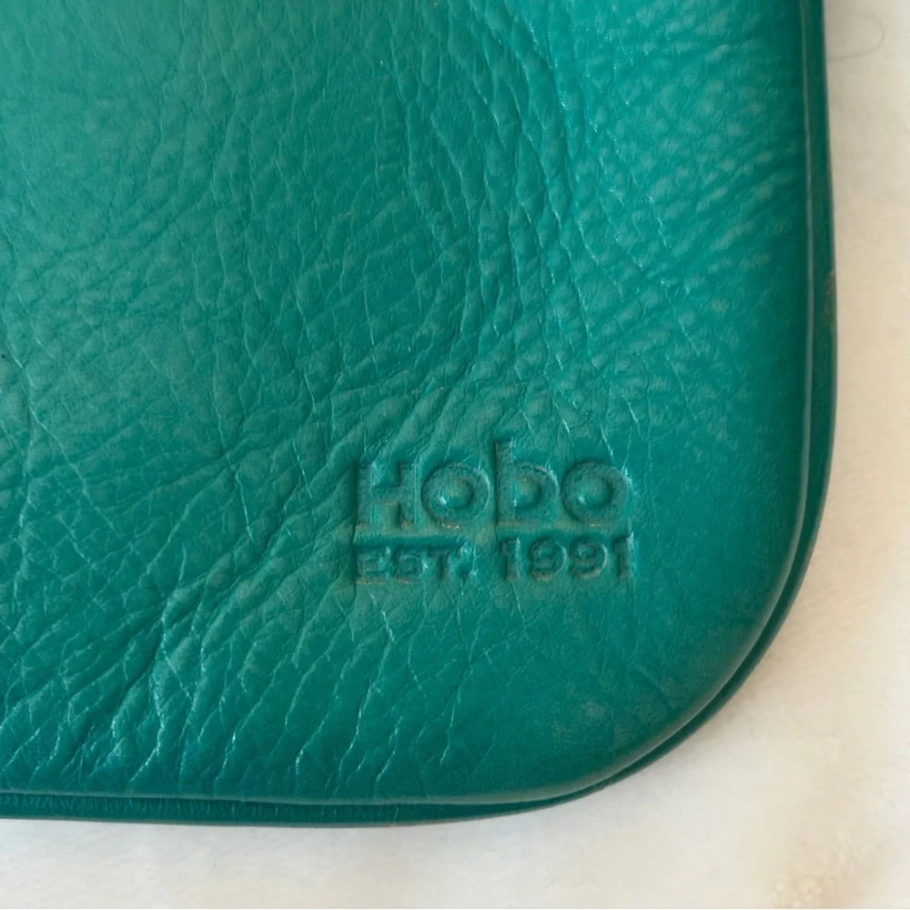 Hobo Vida Leather Wristlet Teal 11" x 5" - Picture 4 of 6